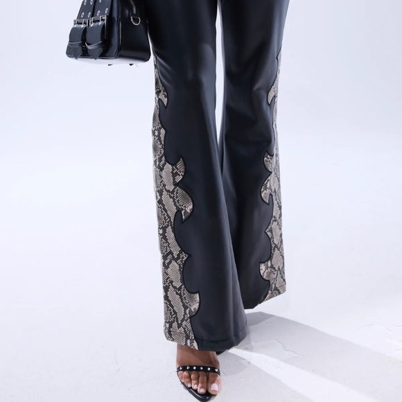 AKIRA VENOMOUS FAUX LEATHER PANTS Size L - Picture 2 of 4